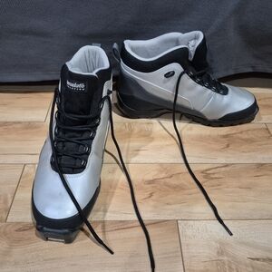 Fischer SNS Profil men's shoe size 9 shoe size cross country ski boots